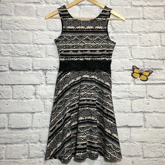 BAILEY Blue Geometric Print Lace Insert Skater Dress Size Small - Picture 6 of 10